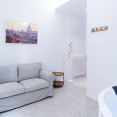 White Home Suite And Rooms روما المظهر الخارجي الصورة