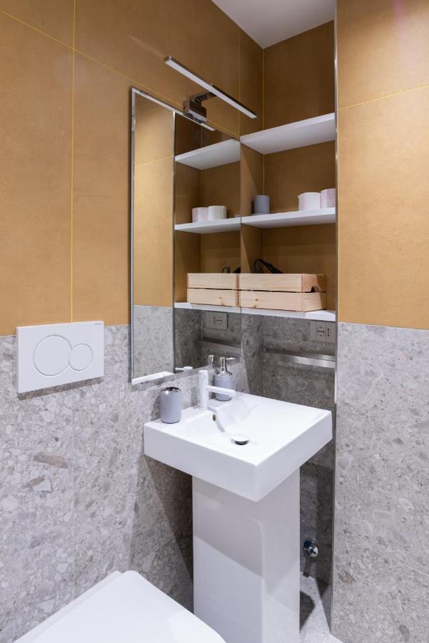 White Home Suite And Rooms روما المظهر الخارجي الصورة
